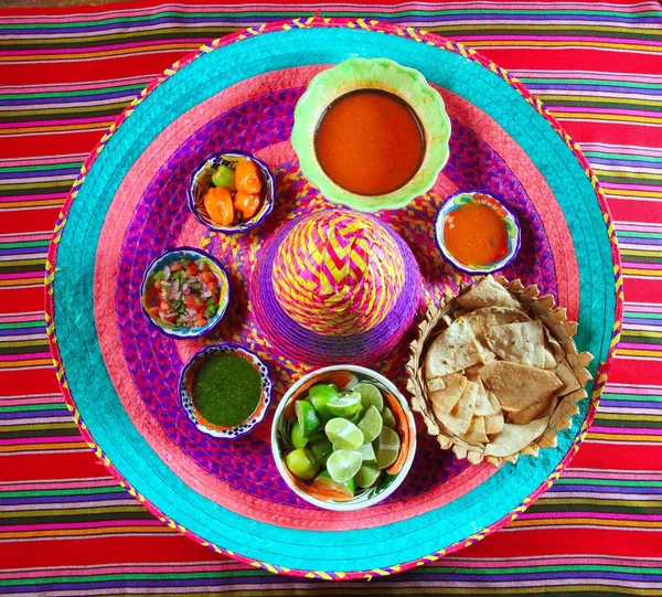 メキシカン ・ ハットのメキシカン ソース スパイスの唐辛子 — ストック写真