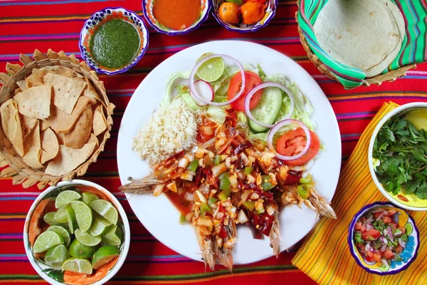 Guajillo chile camarones Plato mexicano salsas de chile —  Fotos de Stock