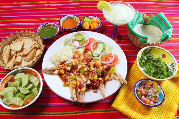 Guajillo acılı karides Meksika yemeği chili sos — Stockfoto