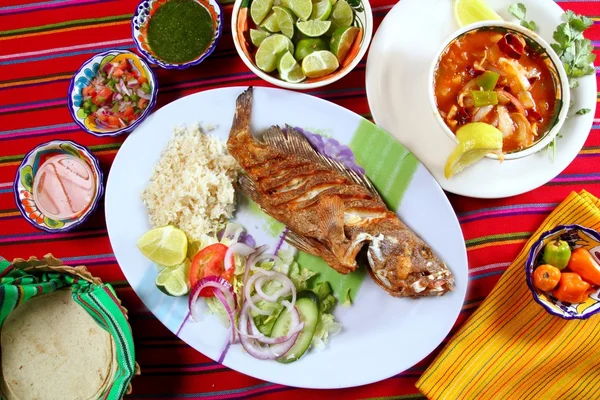 Gebratener Zackenbarsch Fisch mexikanische Meeresfrüchte — Stockfoto