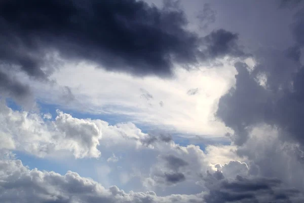 Dramatic cloudscape sky gray stormy clouds — Stock Photo, Image