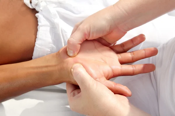 Digitale druk handen reflexologie massage tuina therapie — Stockfoto