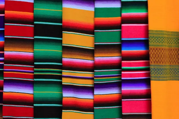 멕시코 serape 패브릭 다채로운 패턴 질감 — 스톡 사진