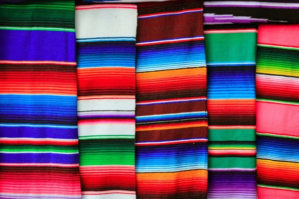 Textura de patrón colorido de tela serape mexicano — Foto de Stock