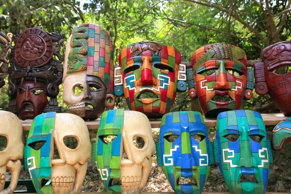 多彩玛雅面具在丛林里的印第安文化 — 图库照片