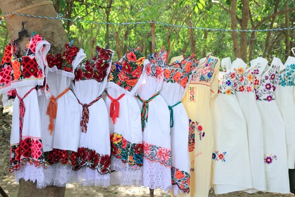 Maya vrouw jurk borduurwerk yucatan mexico — Stockfoto