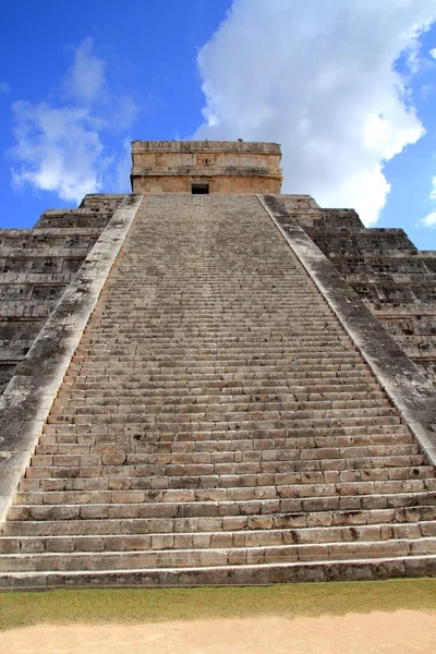 Pirâmide Kukulcan Maia Chichen Itza no México — Fotografia de Stock