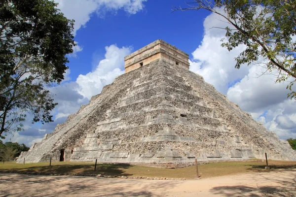 Ancien temple pyramidal maya de Chichen Itza Mexique — Photo