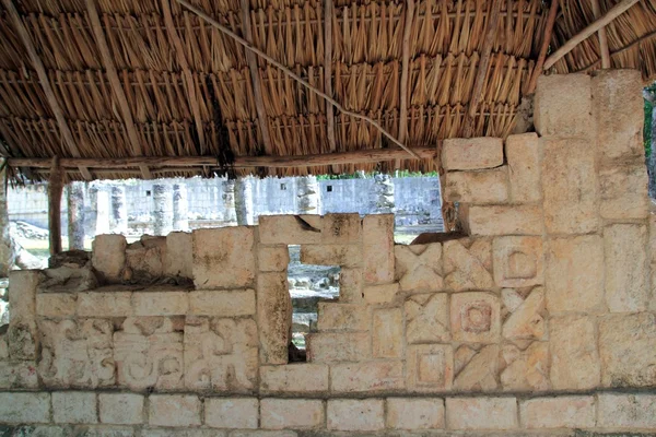 Чичен-Іца ієрогліфи руїн майя, Мексика — стокове фото