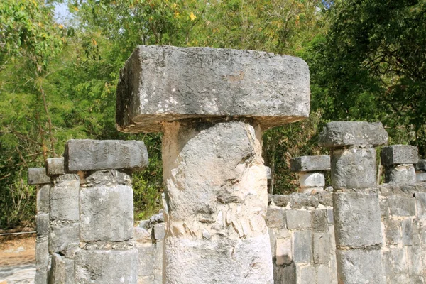 Colonnes Maya Chichen Itza Mexique ruines en rangées — Photo