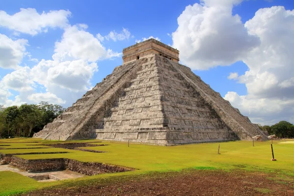 Chichen Itza kukulcan Maya piramit el castillo — Stok fotoğraf