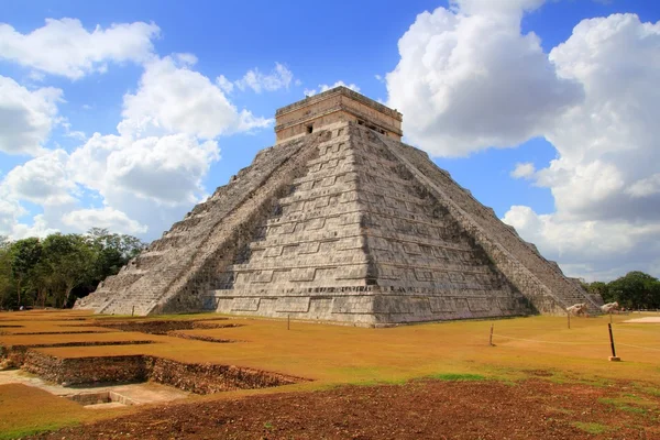 Chichen itza kukulcan Maya piramide el castillo — Stockfoto
