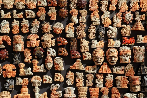 Mayan Mexico wood handcrafts in jungle — Stockfoto