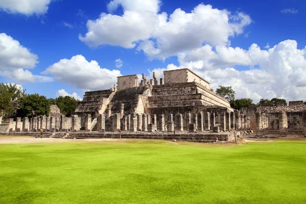 Chichen itza krieger tempel los guerreros mexiko — Stockfoto