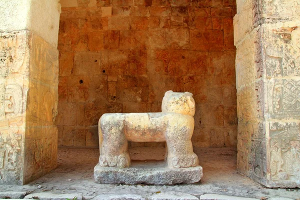 Chichen Itza Jaguar Figura Maya in pietra Messico — Foto Stock