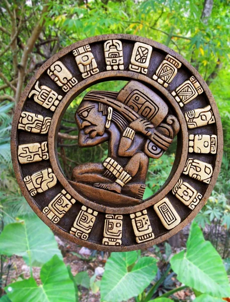 Calendar Mayan culture wooden on Mexico jungle — Stok fotoğraf