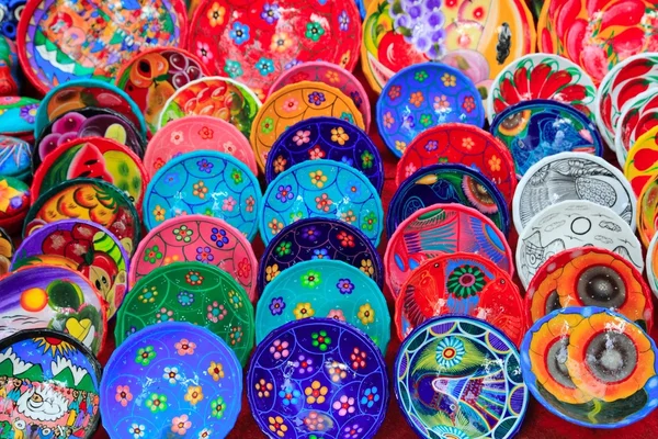 Meksika renkli kil seramik plakalar — Stok fotoğraf