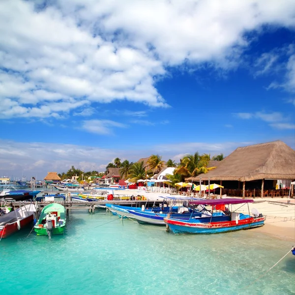 Isla mujeres eiland dock poort pier kleurrijke mexico — Stockfoto