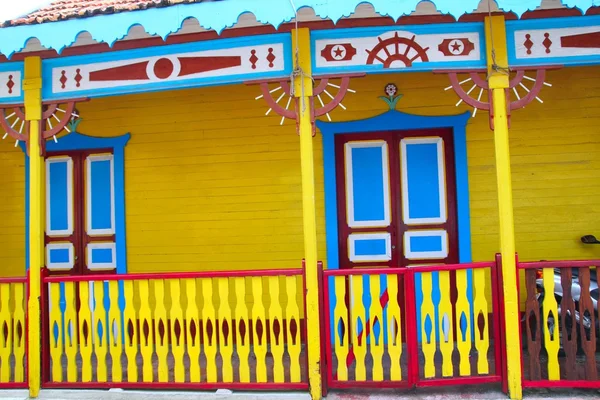 Барвисті Карибський будинки тропічних Isla Mujeres — стокове фото