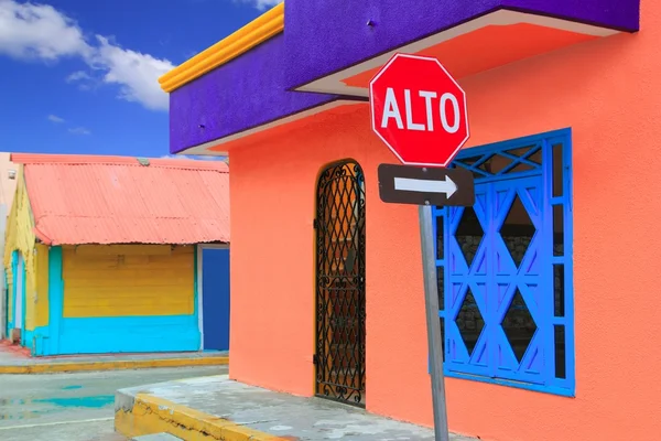 Barevné Karibiku domy tropické isla mujeres — Stock fotografie
