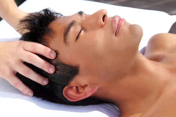 Чакри масаж голови стародавніх майя терапія — стокове фото