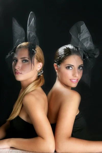 美丽时尚两妇女的面纱 — 图库照片