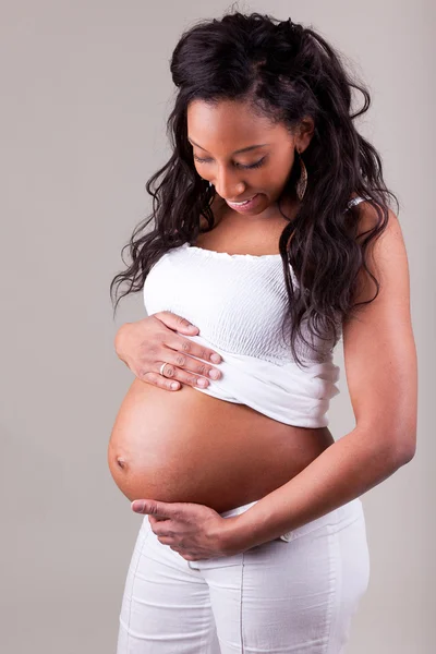 Mulher grávida com sua filha — Fotografia de Stock
