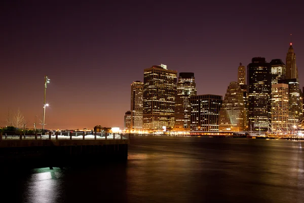 Νέα Υόρκη - manhattan skyline τή νύχτα — Φωτογραφία Αρχείου
