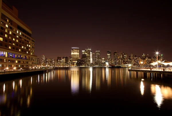 Nueva York - Manhattan Skyline de noche —  Fotos de Stock