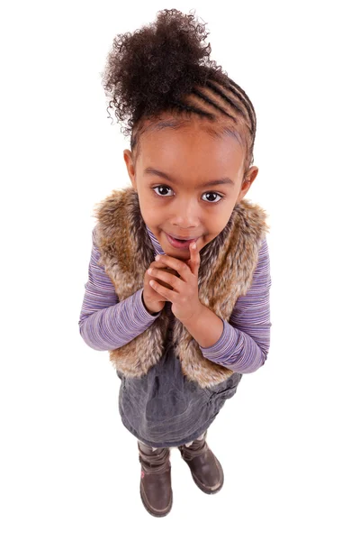 Niedliches kleines schwarzes Mädchen, das nach oben schaut — Stockfoto