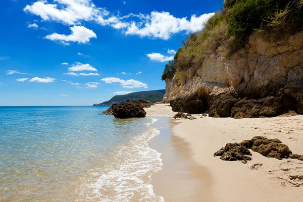 Красивый пляж Сетубала в Португалии — стоковое фото