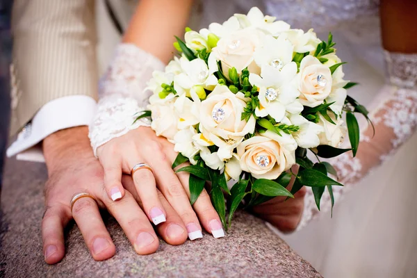 stock image Hands with wedding bouquet