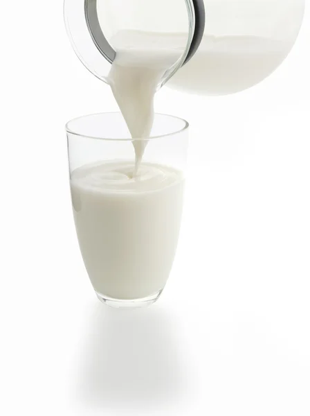 Fehér alapon izolált tejből készült pohár — Stock Fotó