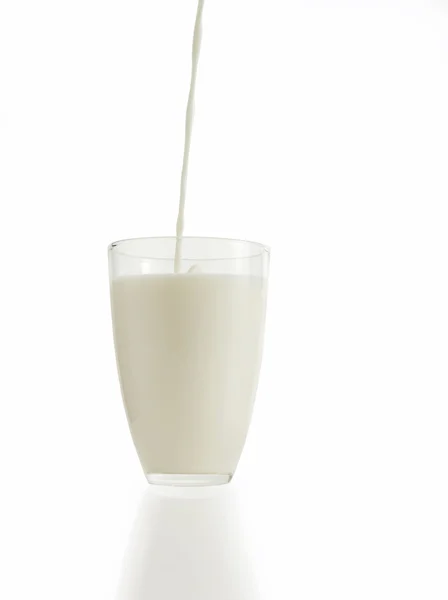Szkło mleka izolowane na białym tle — Zdjęcie stockowe