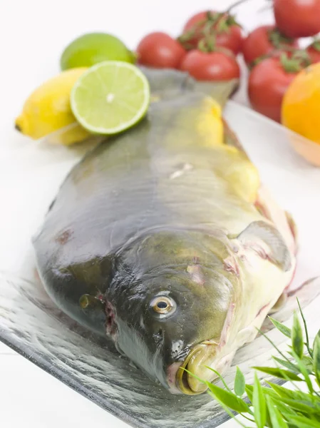 Fresh minnow fish with tomato and lemon — Stock Photo, Image