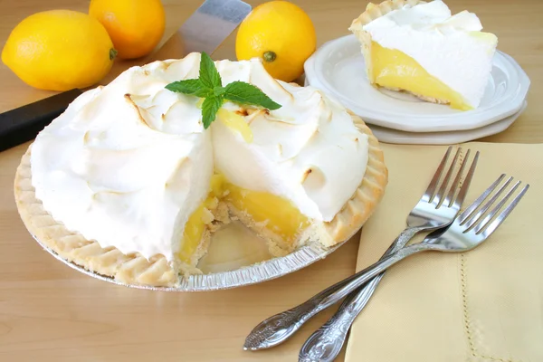 Zitronenbaiser-Torte Stockbild