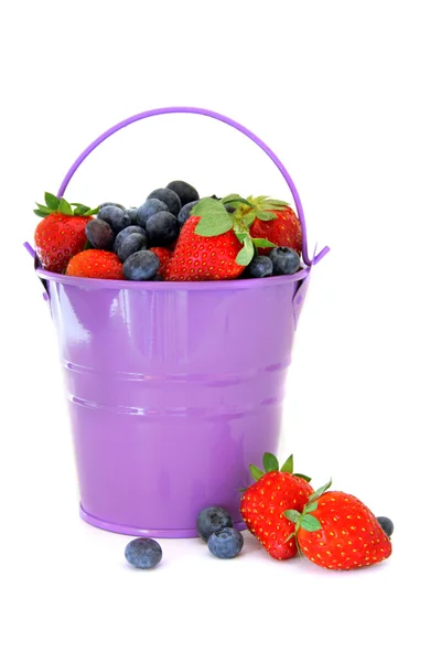 Bucket Blueberries and Strawberries — Stock Photo, Image