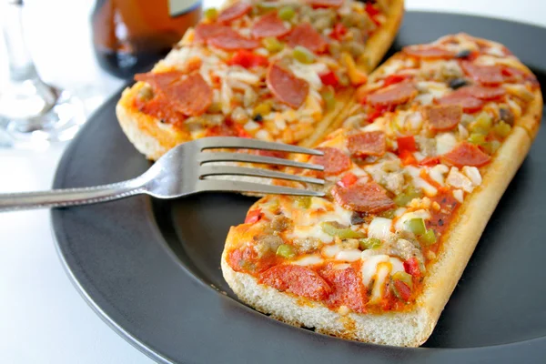 Franskt bröd pizza — Stockfoto