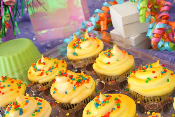 Cupcakes y aspersiones —  Fotos de Stock