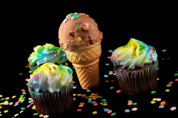 Chocolade-ijs en cakejes — Stockfoto