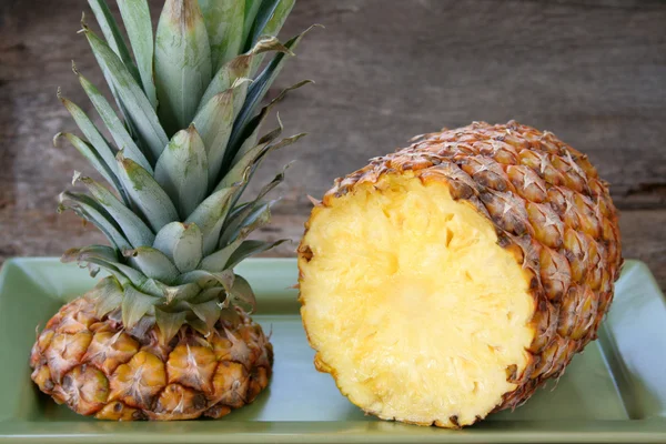 Świeży ananas — Zdjęcie stockowe