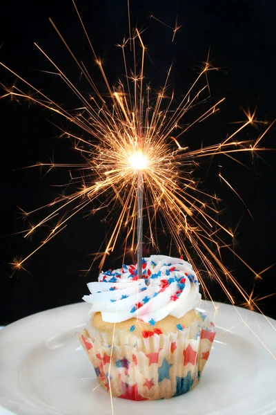 Cupcake e Sparkler — Fotografia de Stock