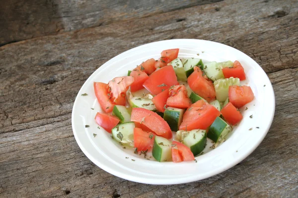 Domates ve salatalık salatası. — Stok fotoğraf