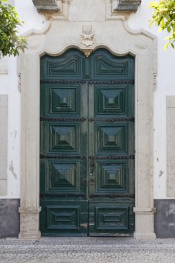 eski manastır kapı