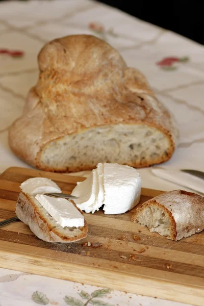 Cheese and Bread — Stock Photo, Image