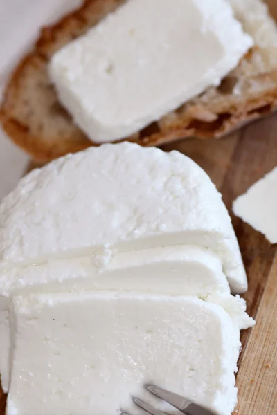 Plátkový sýr a chléb — Stock fotografie