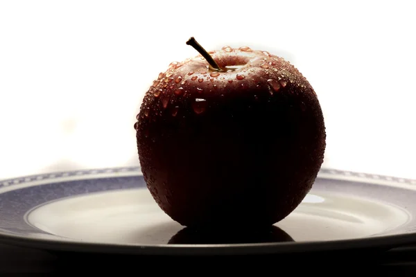 Μήλο σε λευκό — Φωτογραφία Αρχείου