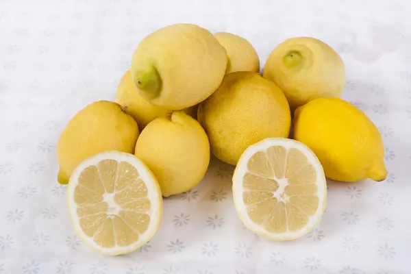 黄色的柠檬 — 图库照片
