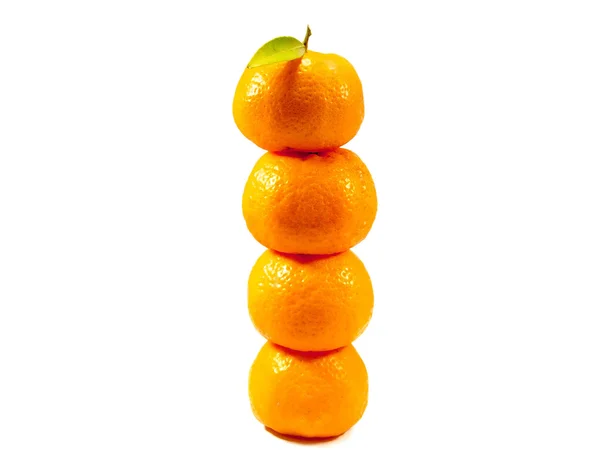 Várias laranjas pilhadas ... — Fotografia de Stock