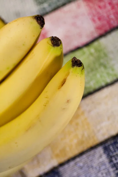 Plátanos sobre la mesa — Foto de Stock